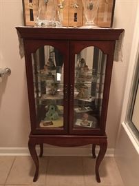 Lovely Mahogany Display Cabinet with 2 Doors