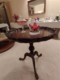 Piecrust table