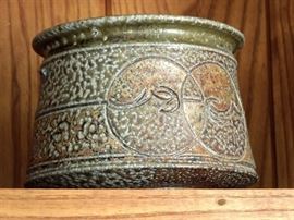 Lot 206: Pot by Bruce Lee. Part of 1970's Studio Southern Art Pottery Group