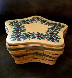 2001 Longaberger Christmas Collections Shining Star Basket with Plaid Liner, Plastic Insert & Decretive Wood Lid. $30