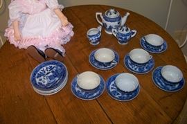 Blue Willow child's tea set