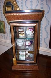 Small Made in Italy display cabinet