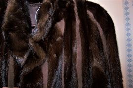 Beautiful coat with alternating mink and suede panels