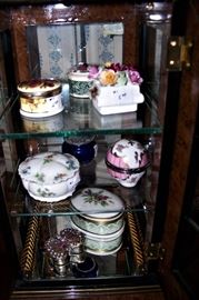 Small porcelain boxes