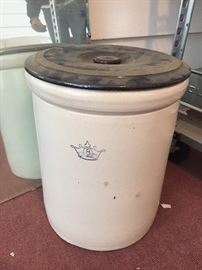 8 gallon crock with lid