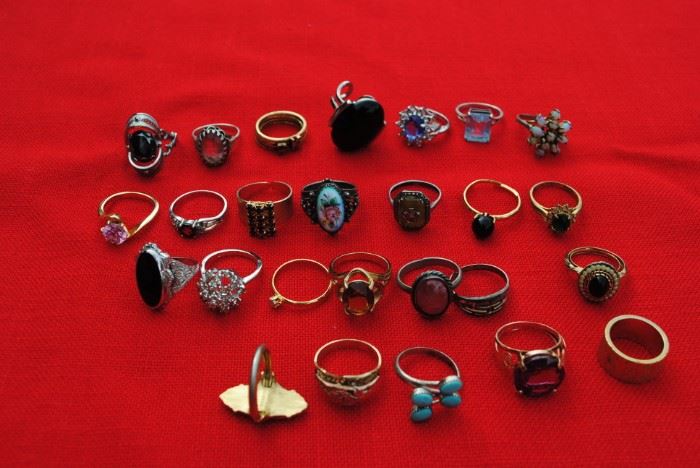 Assortment of rings - Gold, Silver, overlay and costume