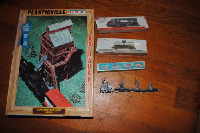 Plasticville HO gauge Coaling Station - original box, Southern Pacific Lomotive and Santa Fe Car by high Speed metal Products in boxes, Set of 4 old Time Locomotives by Chadwick Miller inc., Pewter Freedom Train by Fort