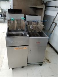 Frymaster 14" stainless steel gas double basket deep fryer $795
Frialator 14" stainless steel gas double basket deep fryer $795