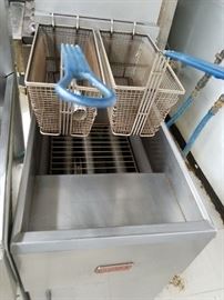 Frymaster 14" stainless steel gas double basket deep fryer $795
Frialator 14" stainless steel gas double basket deep fryer $795