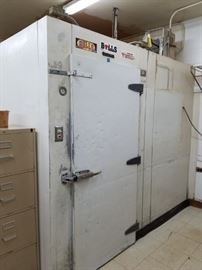 Widman painted walk-in cooler 98.5"W x 10'D x 7'H (compressor & Ref Plus evap system works box is old) Negotiable