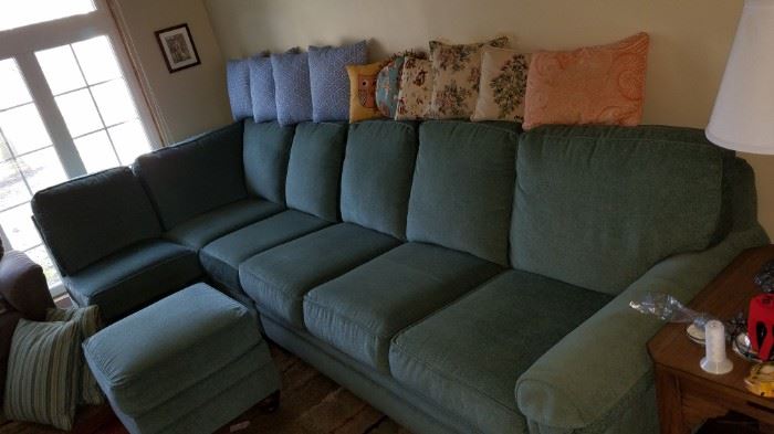 clean cloth sectional sofa w/ ottoman. Great shape