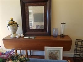 Many framed mirrors to choose from