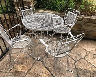 Vintage Wrought iron table with 4 chairs