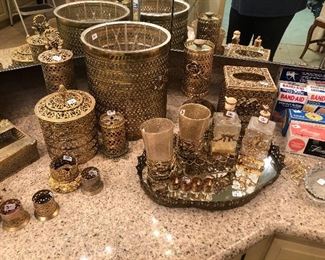 Vintage dresser set, accessories