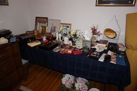 Picture frames assorted items