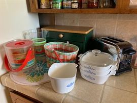Toaster, patio dishes and bake ware set
