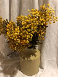 Pottery vase with Flowers