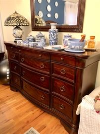 Dresser & lamp & pottery