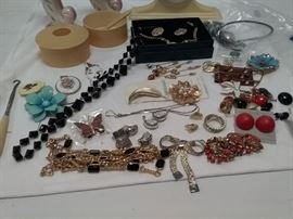  Costume Jewelry and Collectibles  https://ctbids.com/#!/description/share/96667