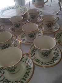 Lenox china includes cups & saucers