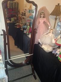 Adjustable floor mirror