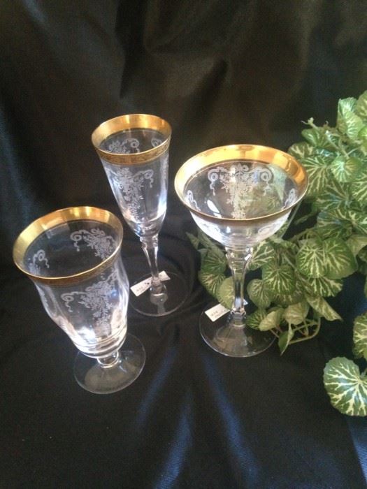 Beautifully etched crystal with gold rims - 3 size sets