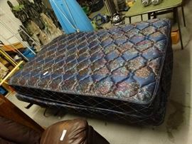 Full Mattress w Adjustable Frame and Remote