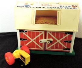 FISHER-PRICE FAMILY FARM TOY BARN