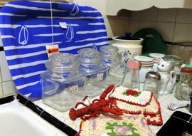 KITCHEN ITEMS AND GLASSWARE