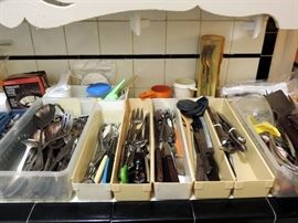 KITCHEN UTENSILS AND FLATWARE