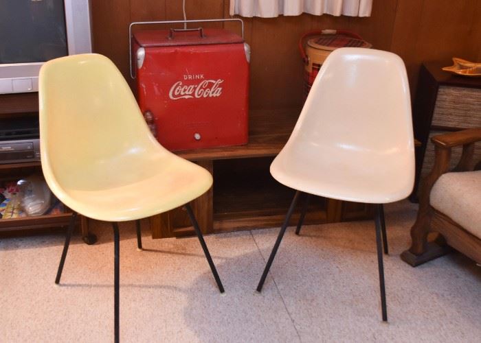Howard Miller Mid Century Modern Fiberglass / Molded Plastic Chairs (2)