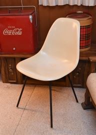 Howard Miller Mid Century Modern Fiberglass / Molded Plastic Chairs (2)
