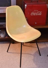 Howard Miller Mid Century Modern Fiberglass / Molded Plastic Chairs (2)