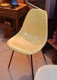 Howard Miller Mid Century Modern Fiberglass / Molded Plastic Chairs (2)