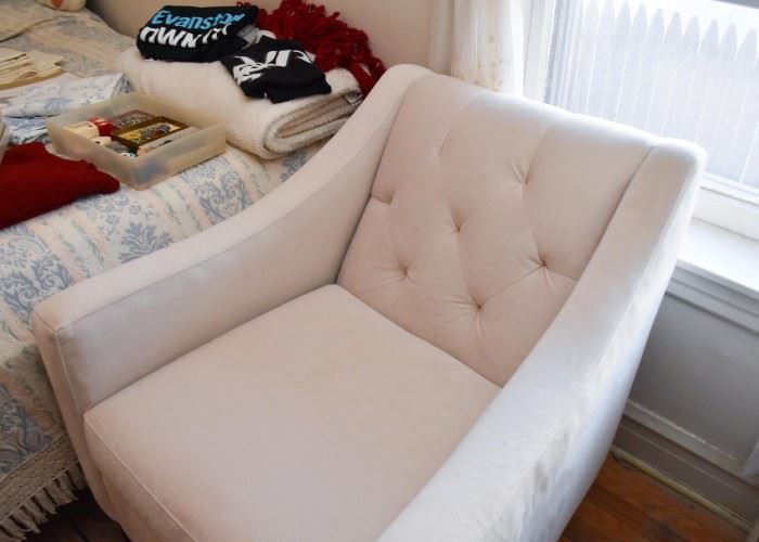 Contemporary Armchair with Tufted Back