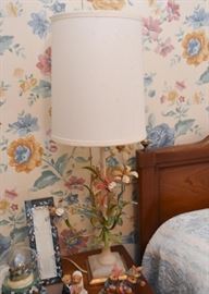 Vintage Tole Flowers Table Lamp