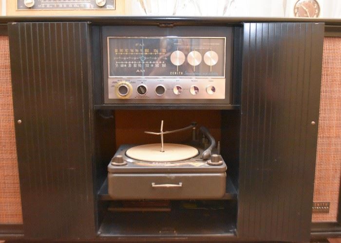 Vintage Zenith Extended Stereophonic High Fidelity Music Cabinet (with AM / FM Radio & Turntable)