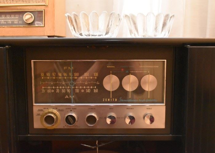 Vintage Zenith Extended Stereophonic High Fidelity Music Cabinet (with AM / FM Radio & Turntable)