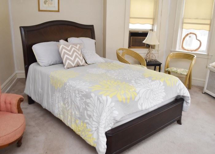Contemporary Dark Wood Full Size Bed (Headboard & Footboard)