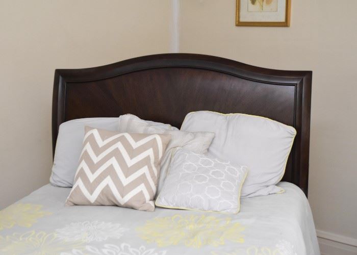 Contemporary Dark Wood Full Size Bed (Headboard & Footboard)