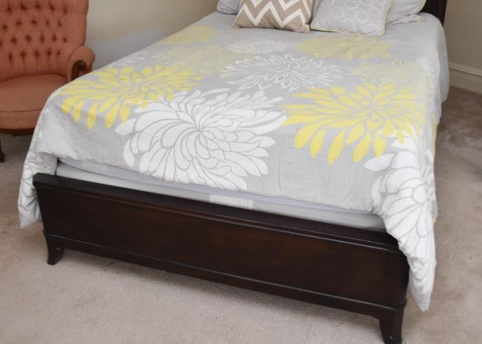 Contemporary Dark Wood Full Size Bed (Headboard & Footboard)