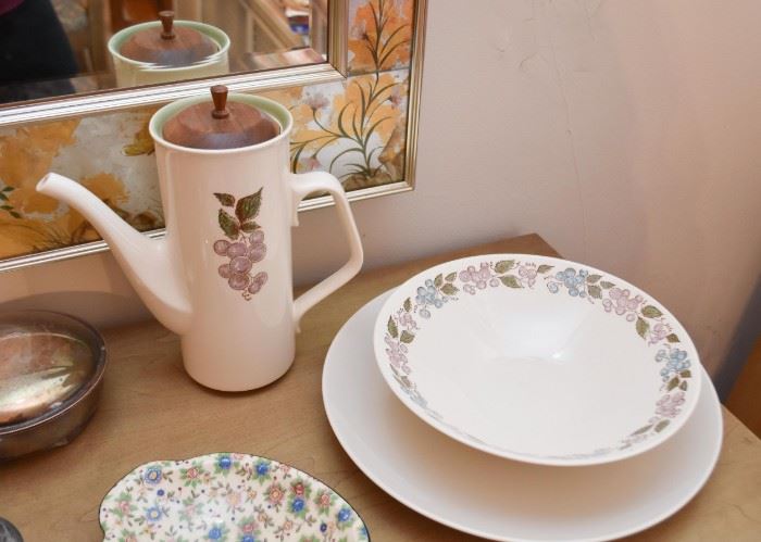 Coffee / Teapot, Serving Bowl, Dishes