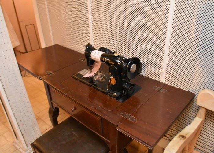 Vintage Singer Sewing Machine with Cabinet & Bench