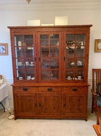 Shin-Lee Craftsman Style China Cabinet