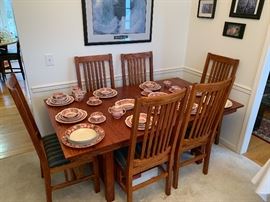 Shin-Lee Craftsman Style Dining Room Table w/ 8 chairs