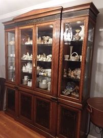 BEAUTIFUL China Cabinet!