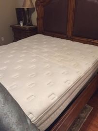 Sleep Number king size bed, professionally cleaned. Accepting bids.