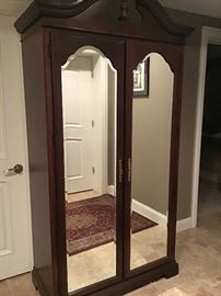 Mirror cabinet