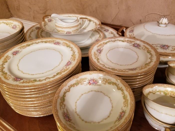 Beautiful dish set with many pieces