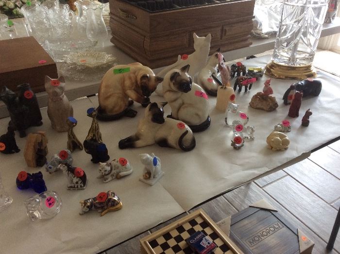 Many cat figurines